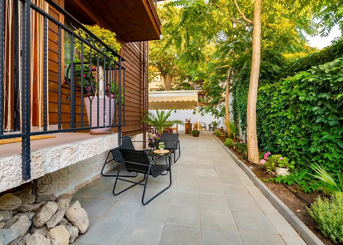 Irb Guest House Emona 4